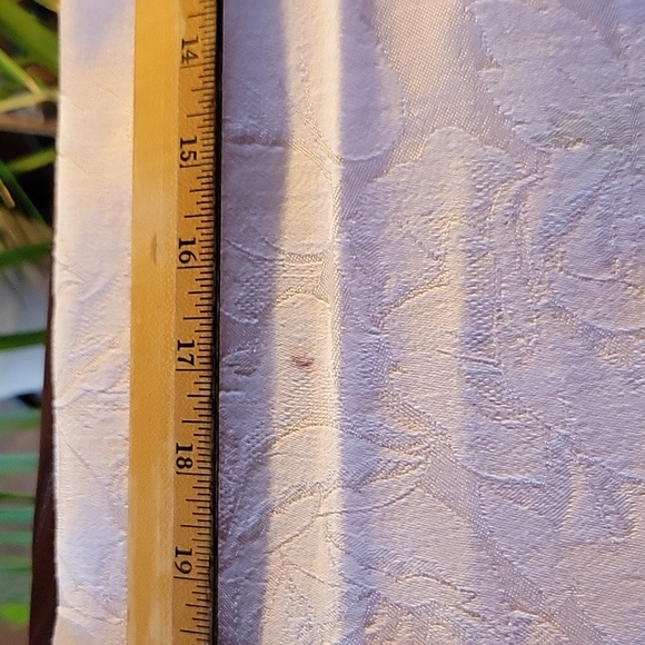 Wamsutta Approx 58x72 Pink Tablecloth and 8 napkins - Picture 8 of 8